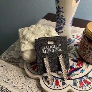 Badgley Mischka NWT Gold Tone Herringbone Drop Earrings